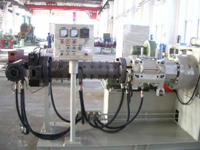 Pin-barrel cold feed rubber extruder